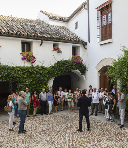 Casa Árabe cooperates to give two courses in the Código Joven program held by the Andalusian Youth Institute (IAJ). 