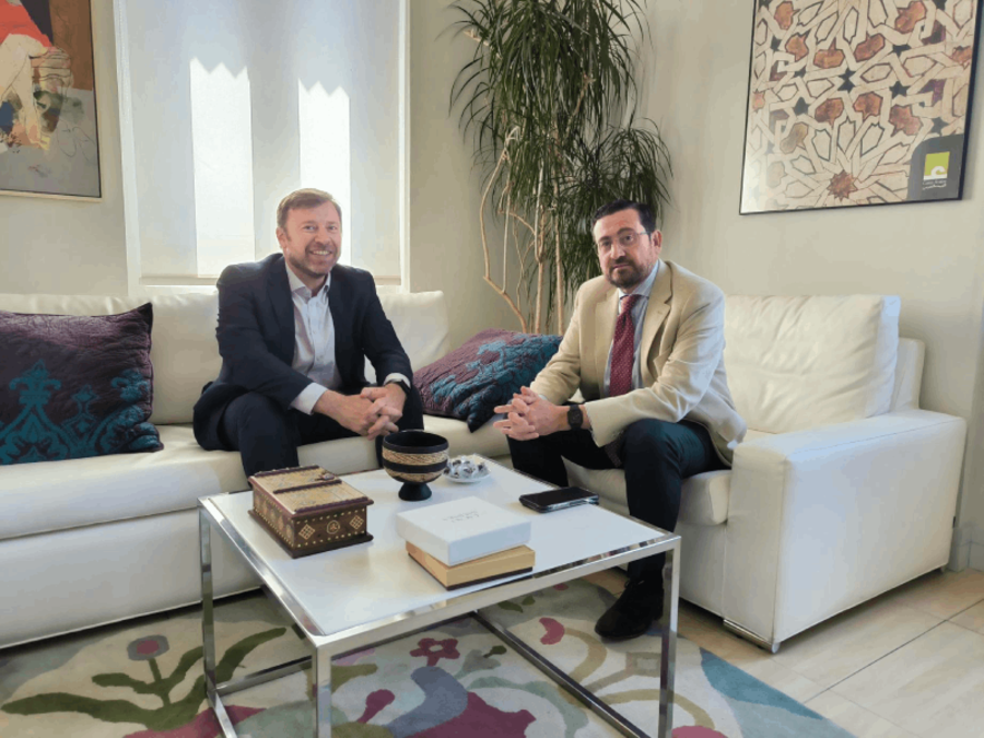 The consulting firm LLYC (Llorente y Cuenca) visits Casa Árabe