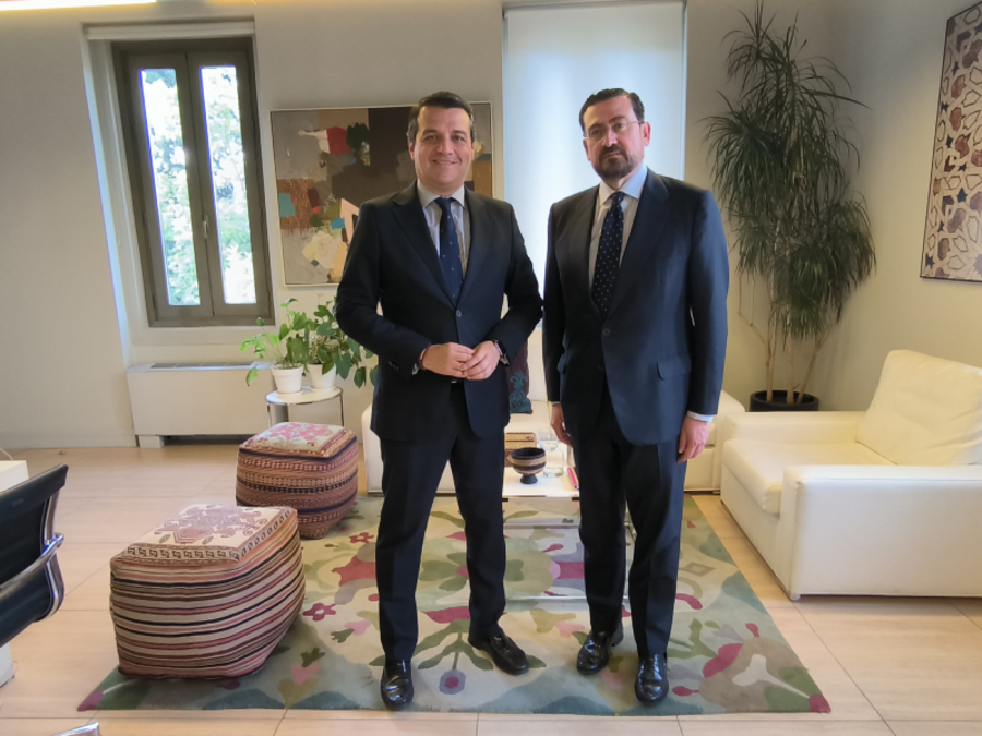 The Mayor of Cordoba visits Casa Árabe in Madrid