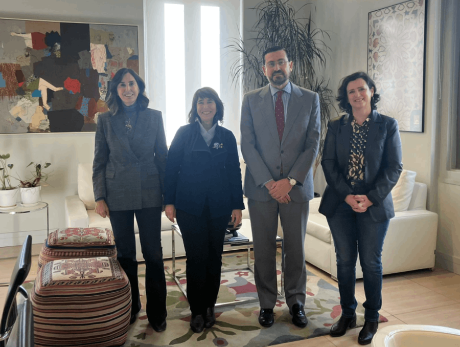 Visit by the heads of the AECID Libraries